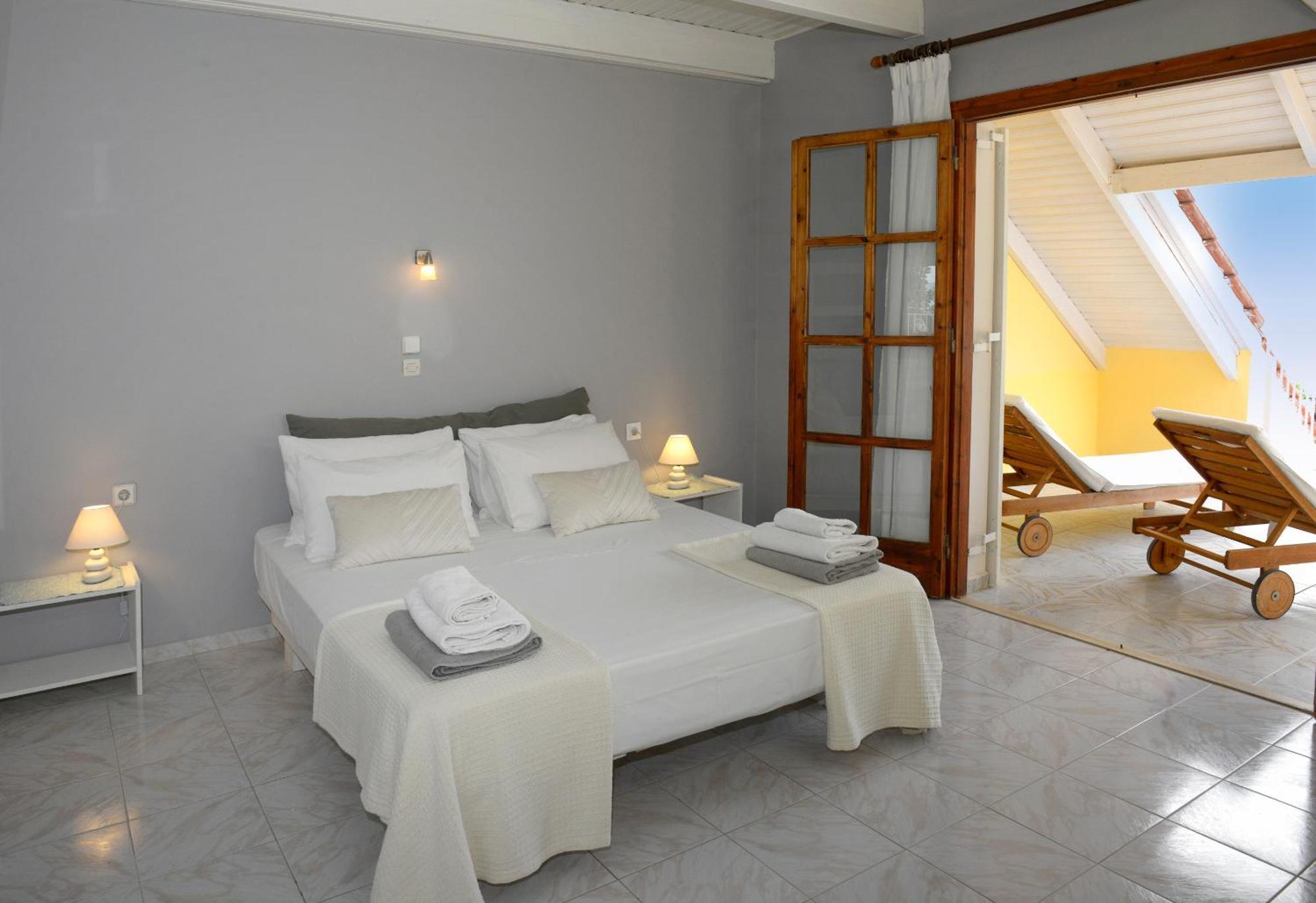 Albouro Seafront Apartments Katelios Bagian luar foto