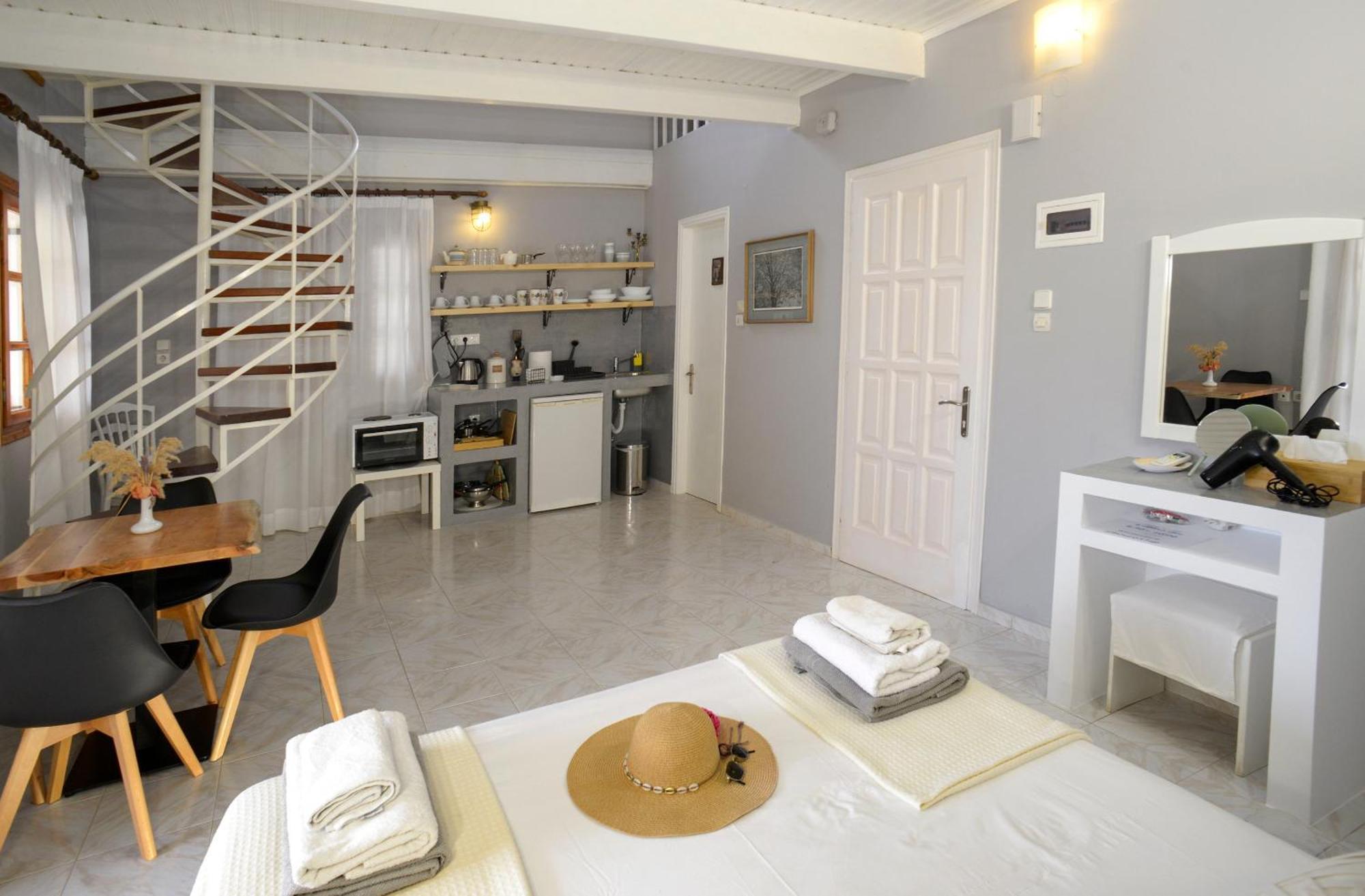 Albouro Seafront Apartments Katelios Bagian luar foto